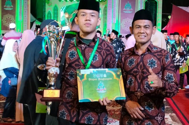 Qari’ Terbaik MTQ Riau 2025, Farhan Rahimuddin Munthe Harumkan Nama Kampar