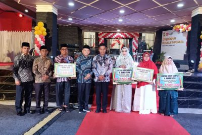 Bupati Kampar Serahkan Bantuan Pembinaan kepada Ponpes dan TPA/TPQ Berprestasi di MTQ Riau